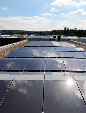 Green Logistics - Photovoltaik-Anlage auf den Hallendächer